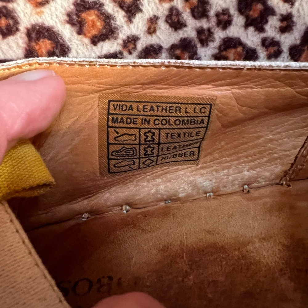 Silvia Cobis Soil Mocasines Leather Flat Espadrilles Women’s Cream/Gold Pom Poms - Picture 12 of 15